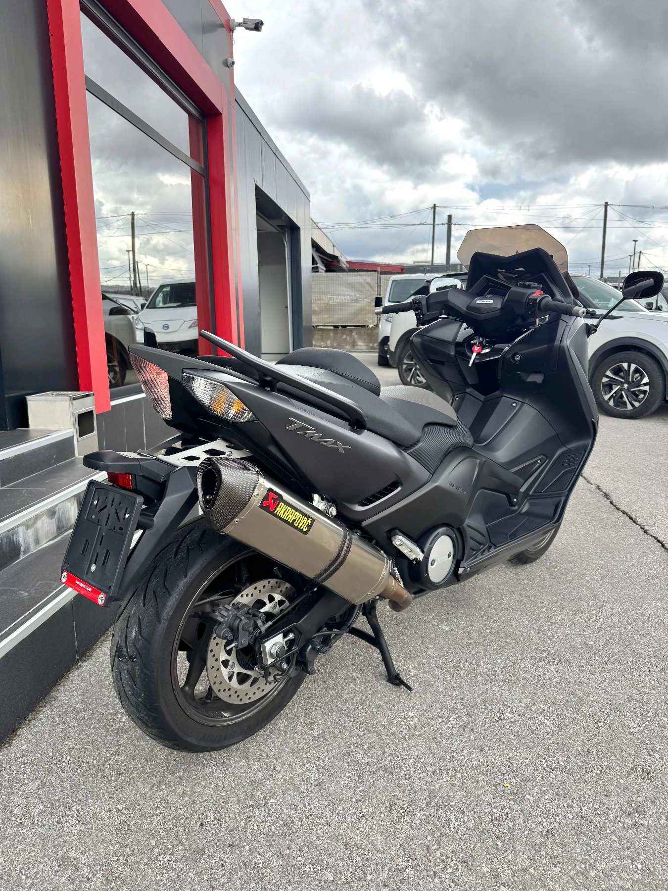 Yamaha T-max 530-AKRAPOVIC-ТОП СЪСТОЯНИЕ, снимка 3 - Мотоциклети и мототехника - 54083178