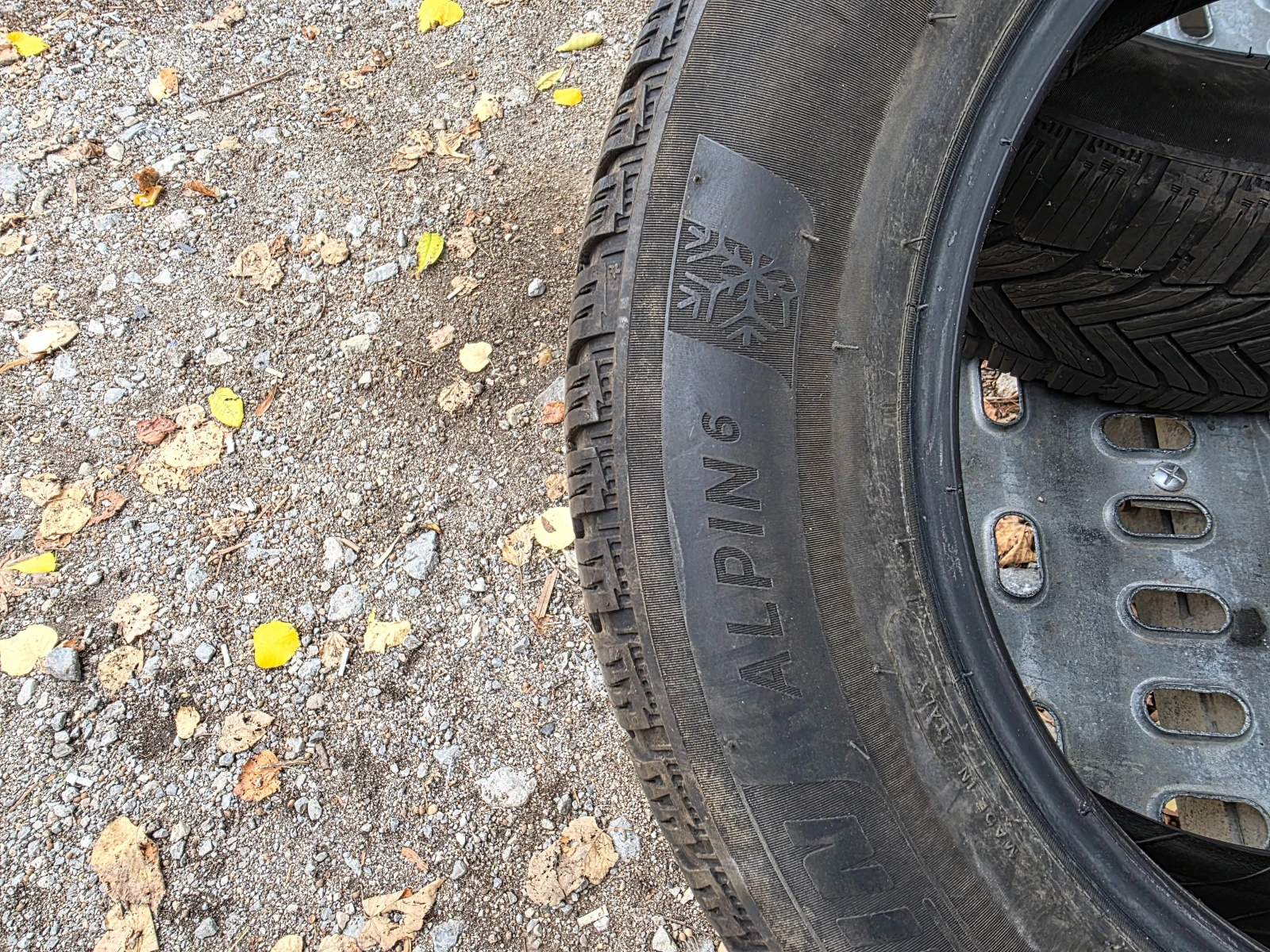 Гуми Зимни 195/65R15, снимка 7 - Гуми и джанти - 56691538