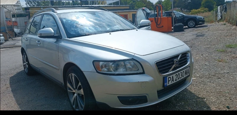 Volvo V50 Газов Инжекцион , снимка 1 - Автомобили и джипове - 48760420