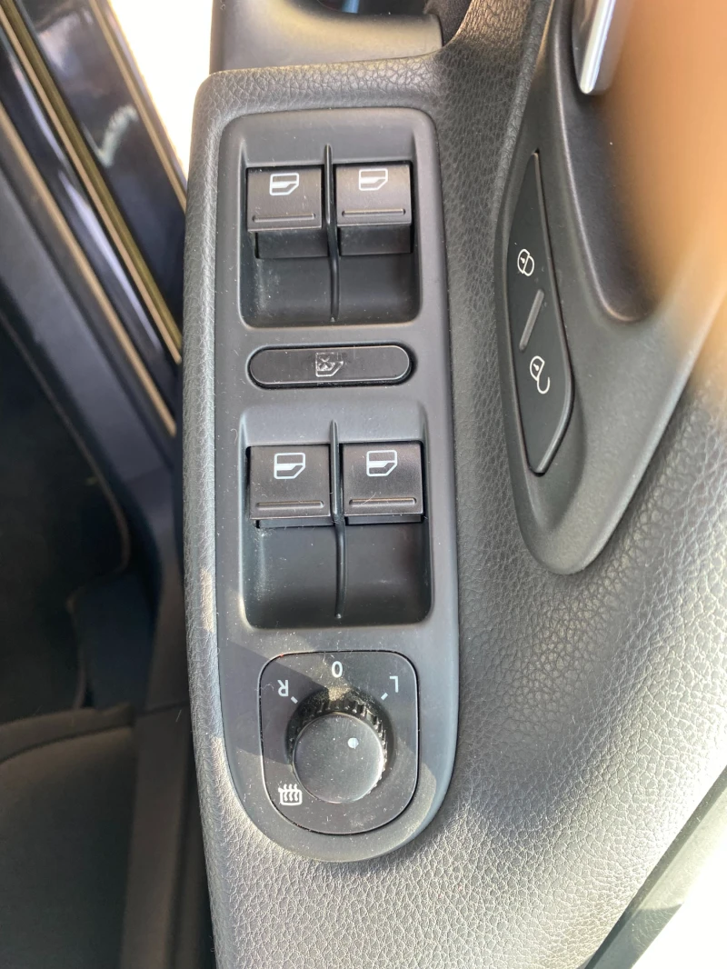 VW Golf 2.0 TDI, снимка 14 - Автомобили и джипове - 49926973