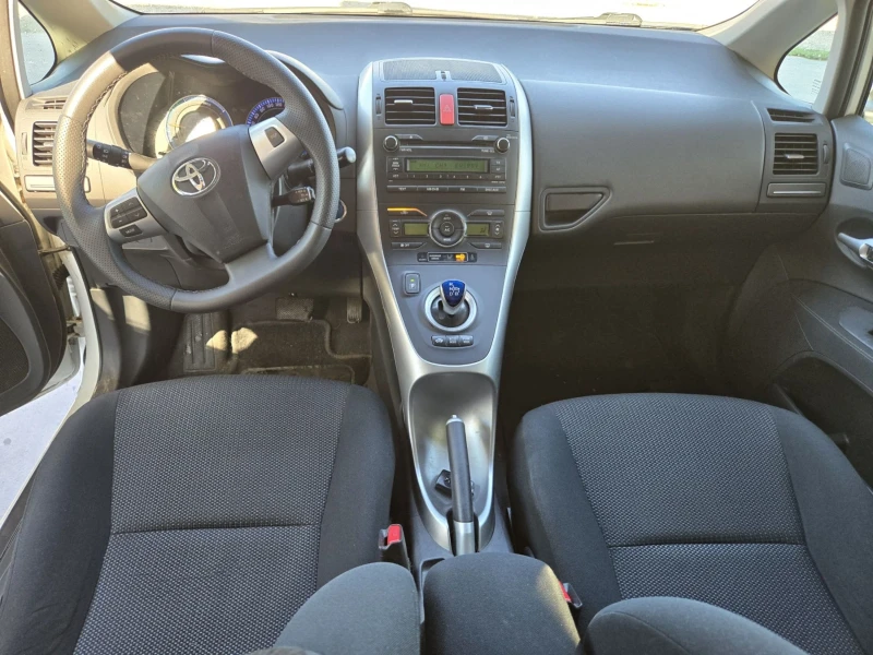 Toyota Auris 1.8 Hybrid ЛИЗИНГ , снимка 7 - Автомобили и джипове - 52598577