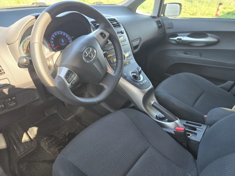 Toyota Auris 1.8 Hybrid ЛИЗИНГ , снимка 8 - Автомобили и джипове - 52598577