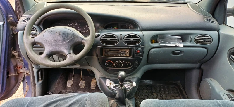 Renault Scenic, снимка 11 - Автомобили и джипове - 52752279