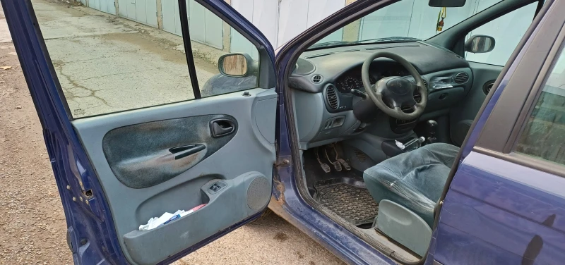 Renault Scenic, снимка 6 - Автомобили и джипове - 52752279