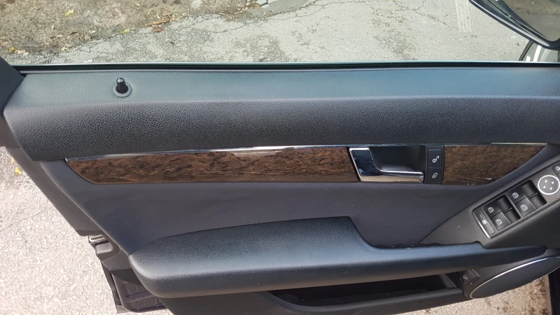 Mercedes-Benz C 320 3.0CDI, снимка 11 - Автомобили и джипове - 52751934