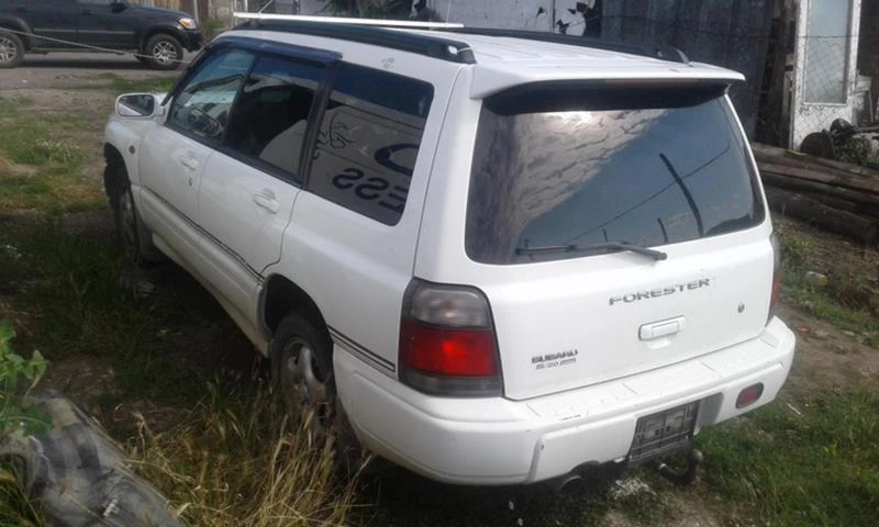 Subaru Forester 2.0i/на части, снимка 2 - Автомобили и джипове - 29199924