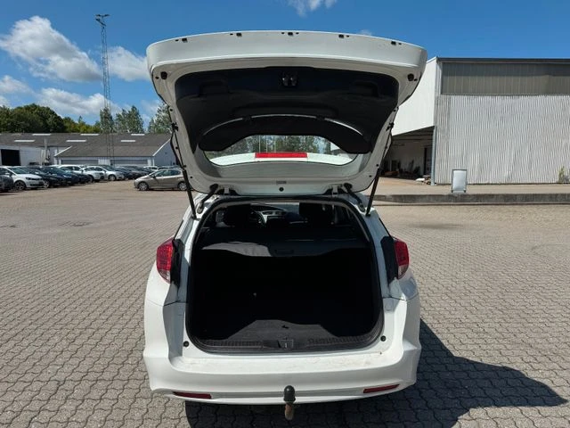 Honda Civic 1.6i-DTEC - изображение 6
