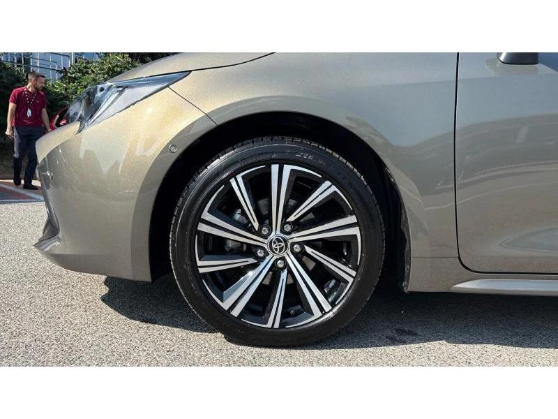 Toyota Corolla TS 1.8HSD EXECUTIVE PLUS, снимка 16 - Автомобили и джипове - 55440404