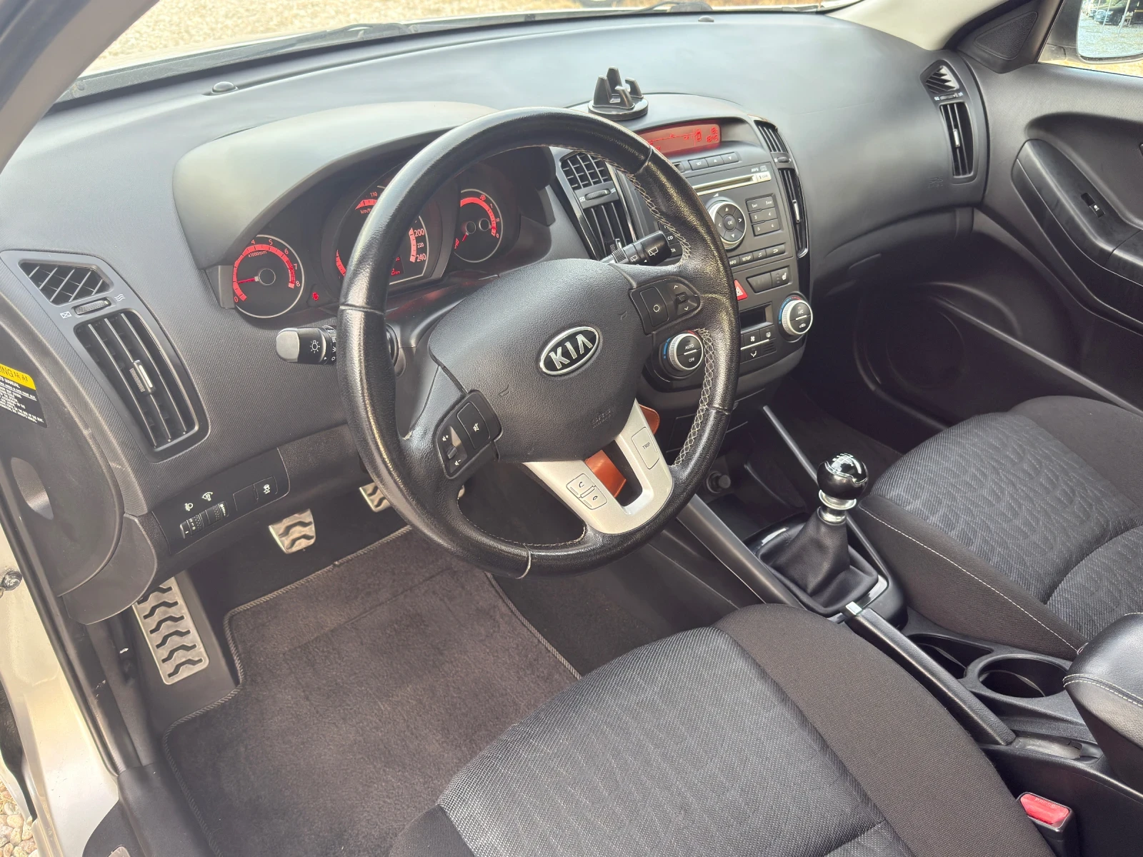 Kia Ceed 1.6 i - изображение 10