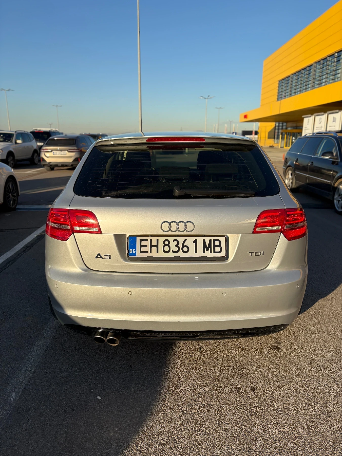 Audi A3 1.9 TDI 105HP Автоматик S-Line - изображение 8