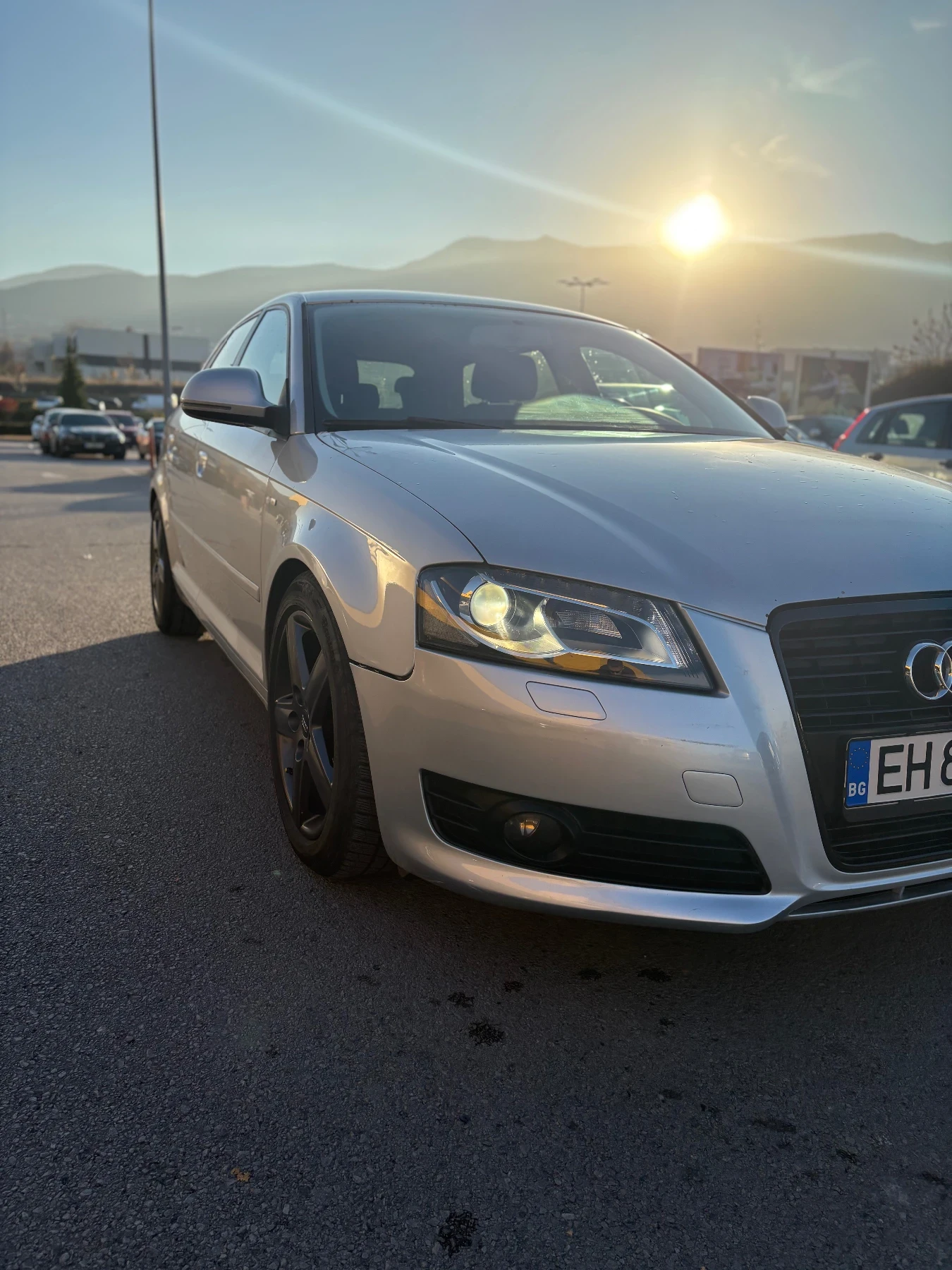 Audi A3 1.9 TDI 105HP Автоматик S-Line - изображение 2