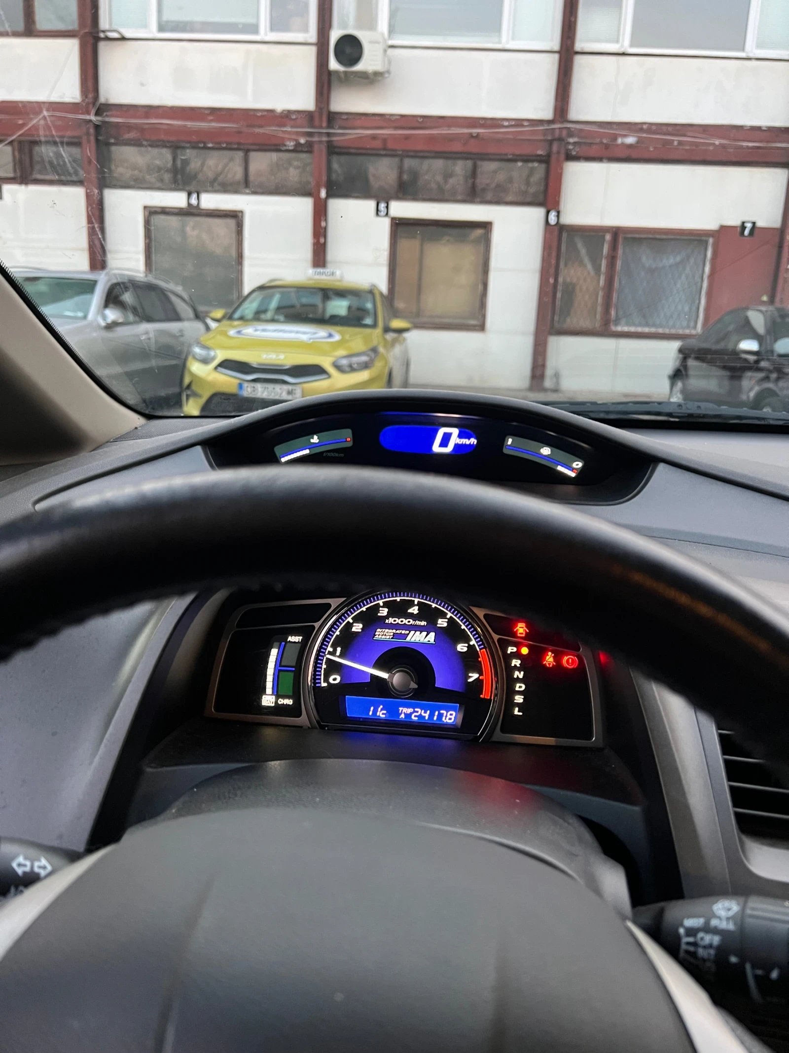 Honda Civic Хибрит - изображение 7