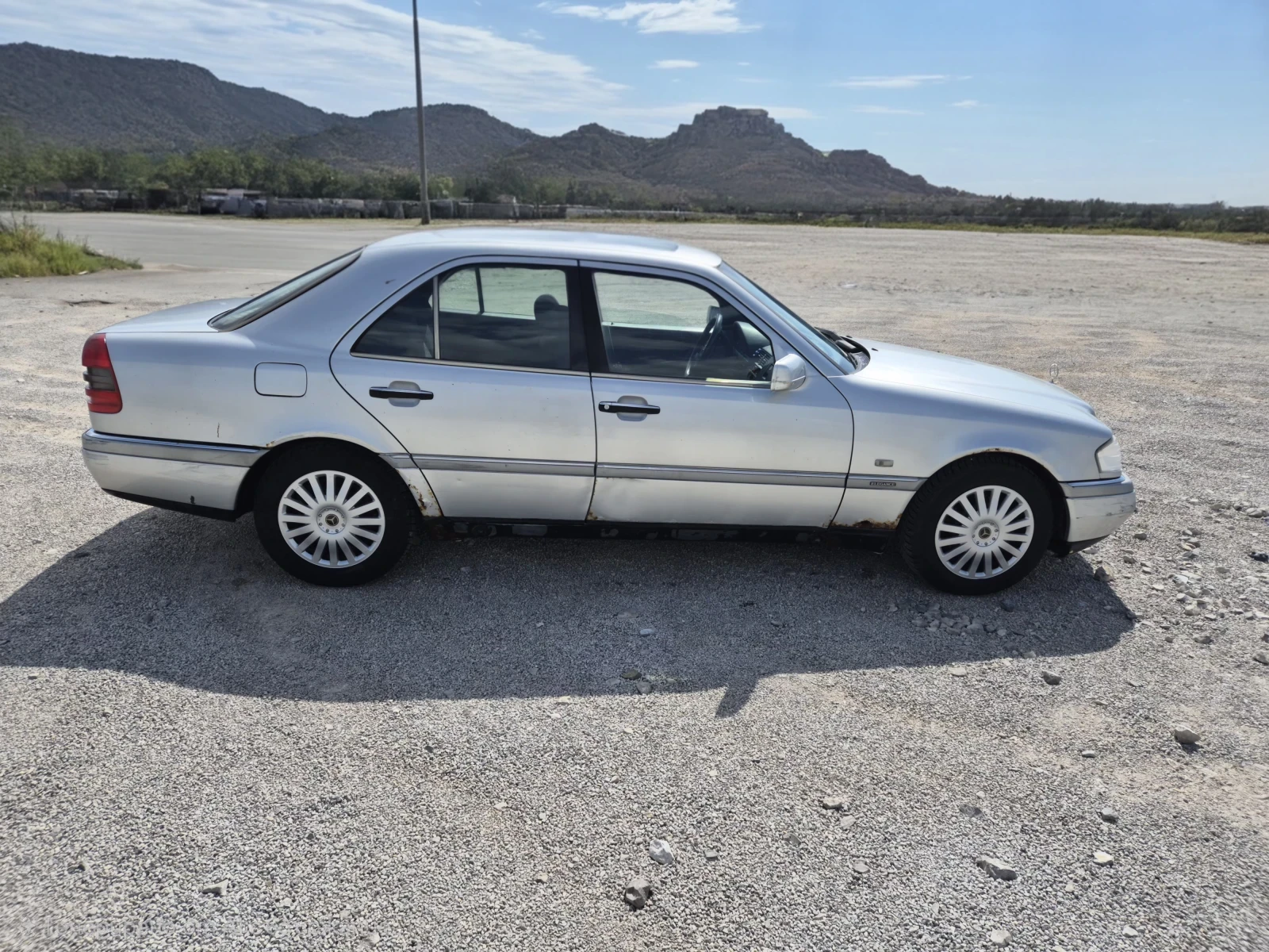 Mercedes-Benz C 180, снимка 2 - Автомобили и джипове - 54574065