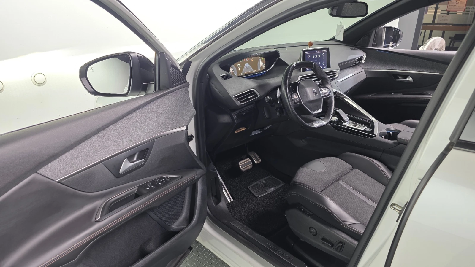 Peugeot 3008 1.6 BlueHDi GT Line | Панорама , снимка 15 - Автомобили и джипове - 54919077