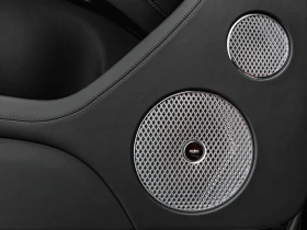 Bentley Bentayga V8/LONG/BESPOKE/MULLINER/DUO-TONE/NAIM/TV/4-SEATS/ - 271980 € / 531946.64 лв. - 11335748 7