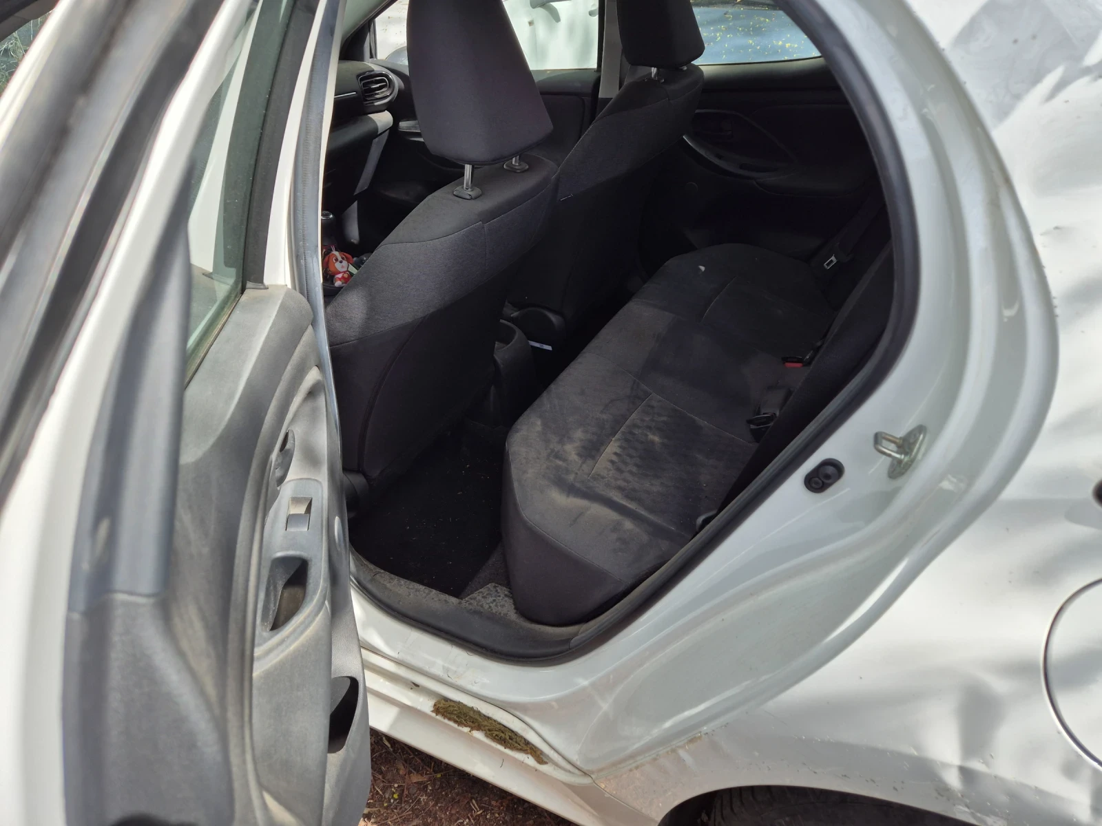 Toyota Yaris  - изображение 10