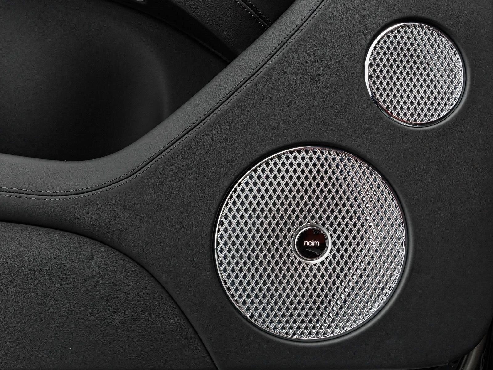 Bentley Bentayga V8/LONG/BESPOKE/MULLINER/DUO-TONE/NAIM/TV/4-SEATS/ - изображение 7