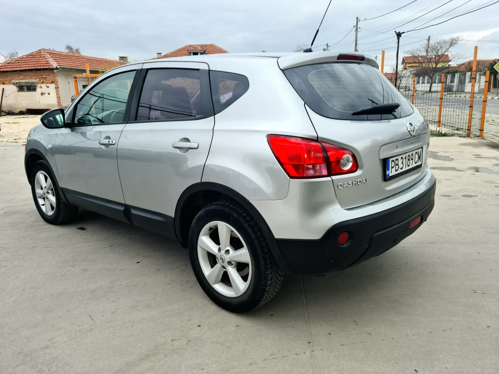 Nissan Qashqai 2.0D Keyless* 4x4* Кожа* , снимка 2 - Автомобили и джипове - 53950259