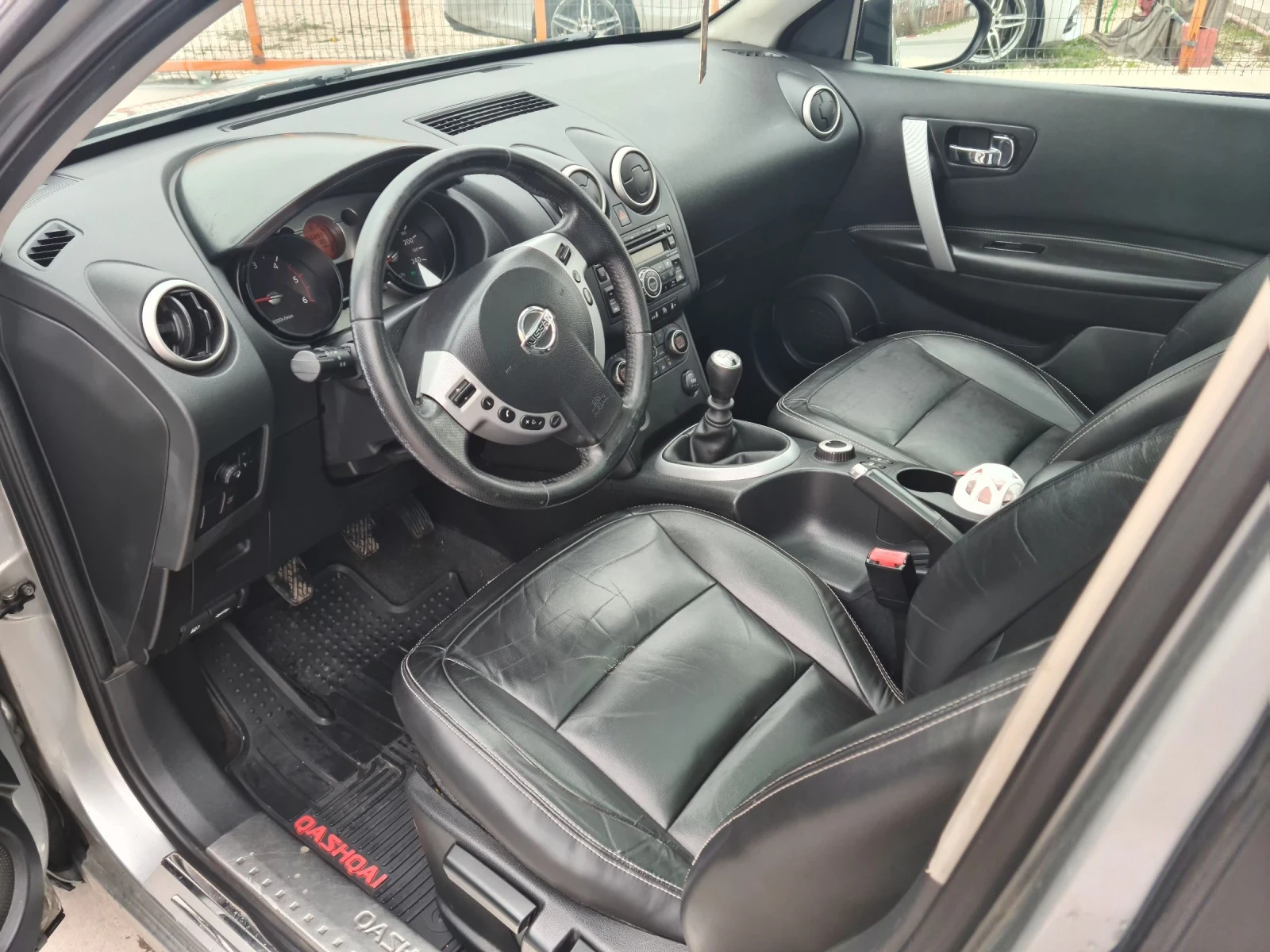 Nissan Qashqai 2.0D Keyless* 4x4* Кожа* , снимка 5 - Автомобили и джипове - 53950259