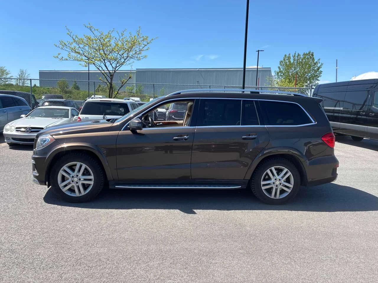 Mercedes-Benz GL 450 * AMG PACK* 360 КМЕРА* ДВА ЧИФТА ГУМИ/ДЖАНТИ* , снимка 3 - Автомобили и джипове - 54663422