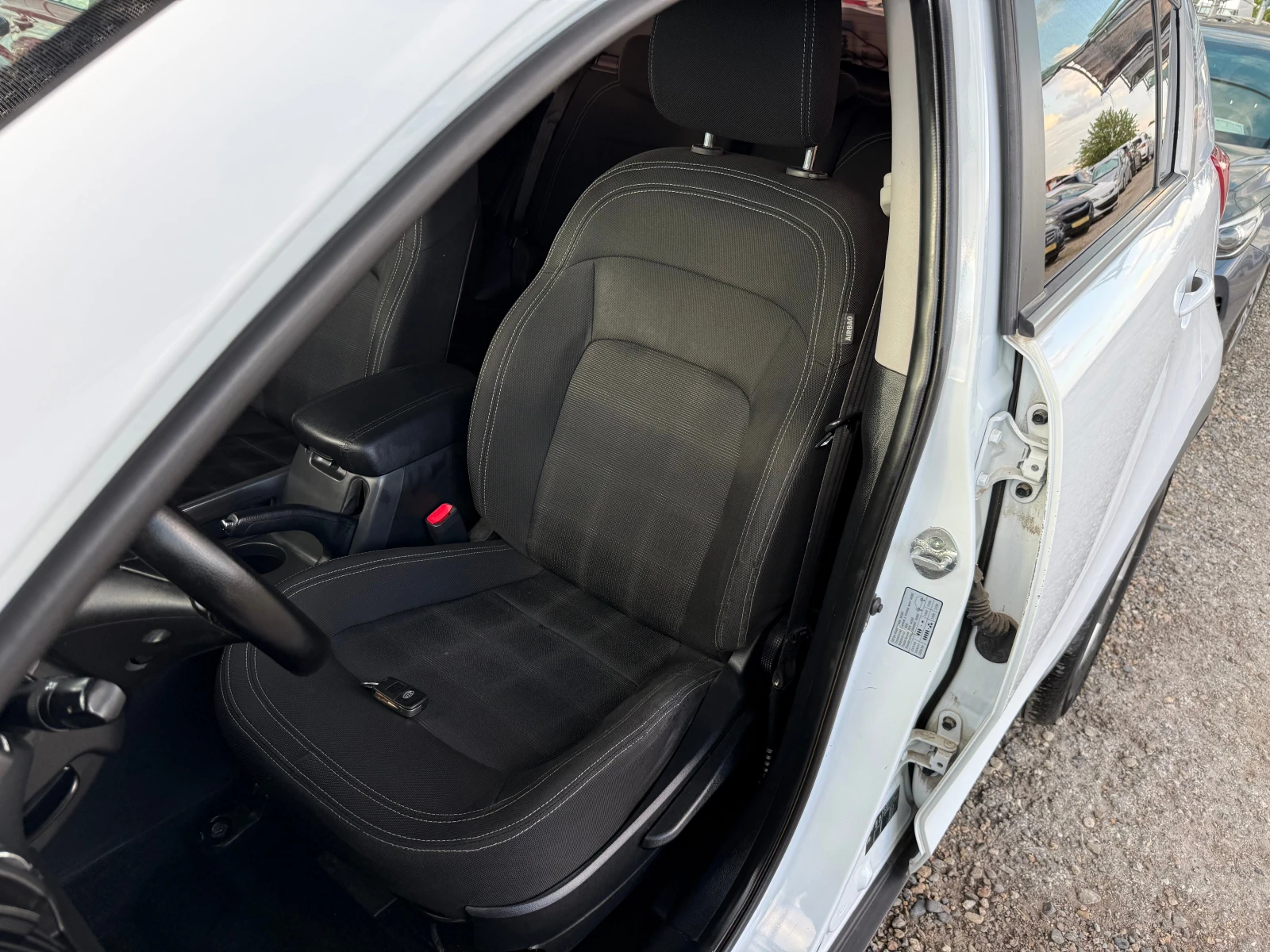 Kia Sportage 1.6 i, снимка 7 - Автомобили и джипове - 54895644