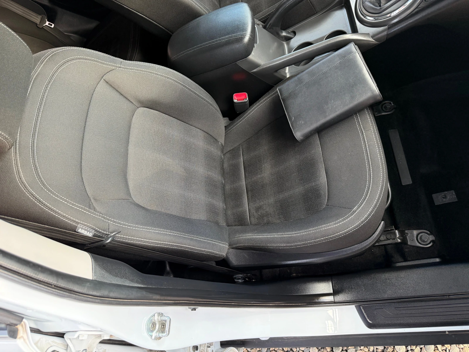 Kia Sportage 1.6 i, снимка 15 - Автомобили и джипове - 54895644