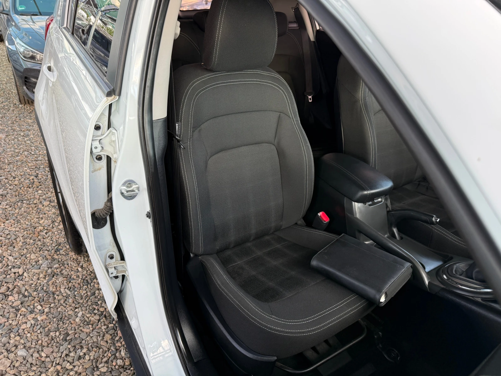 Kia Sportage 1.6 i, снимка 16 - Автомобили и джипове - 54895644
