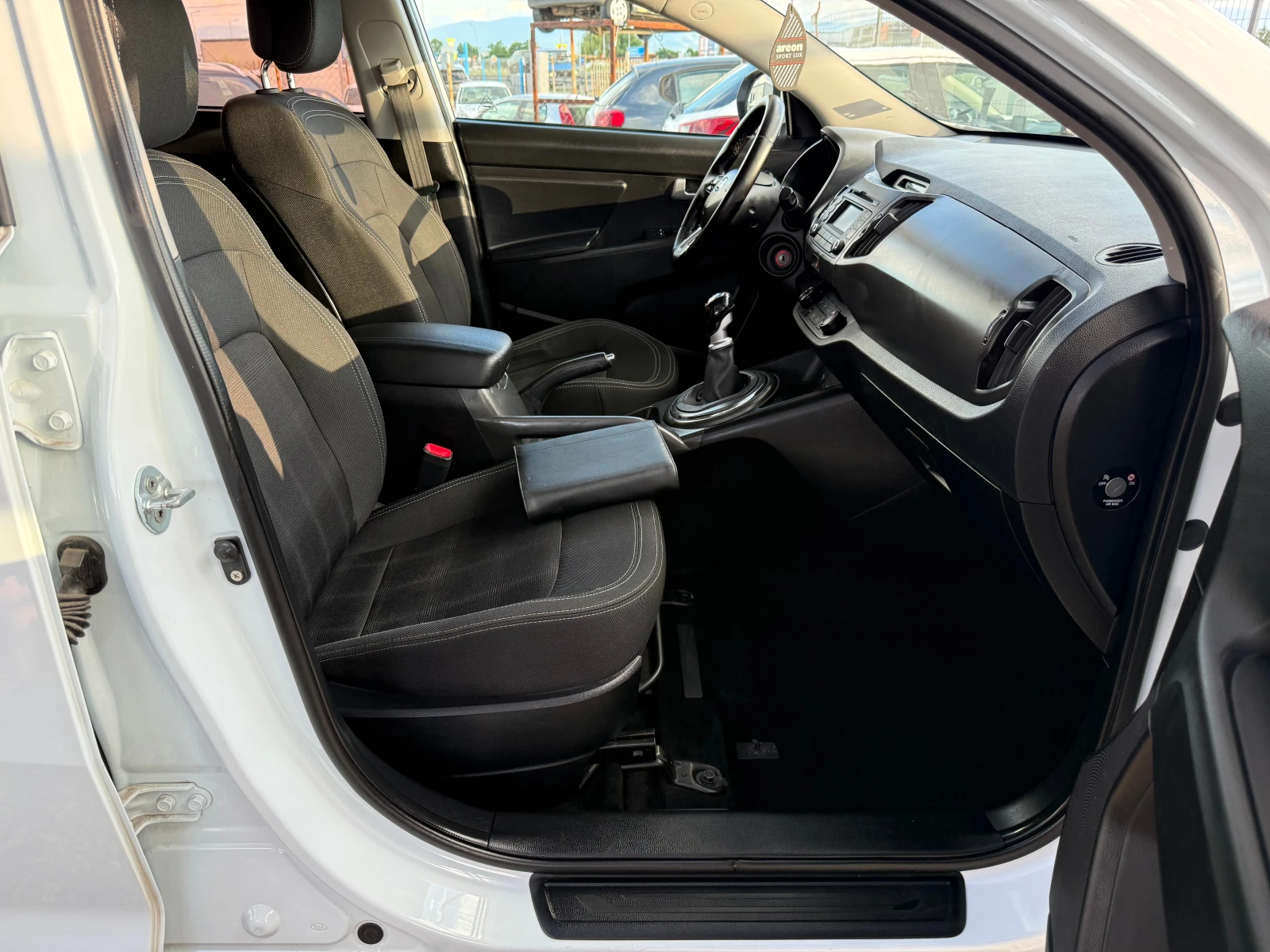 Kia Sportage 1.6 i, снимка 14 - Автомобили и джипове - 54895644