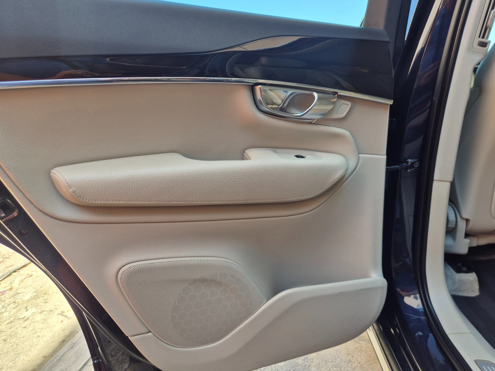 Volvo Xc90 VOLVO XC90 D5 /DISTRONIC/Off Road - пакет/, снимка 10 - Автомобили и джипове - 55372648