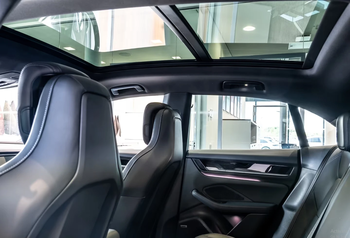 Porsche Macan 4* Electric* AWD* Matrix* Pano, снимка 8 - Автомобили и джипове - 55412364