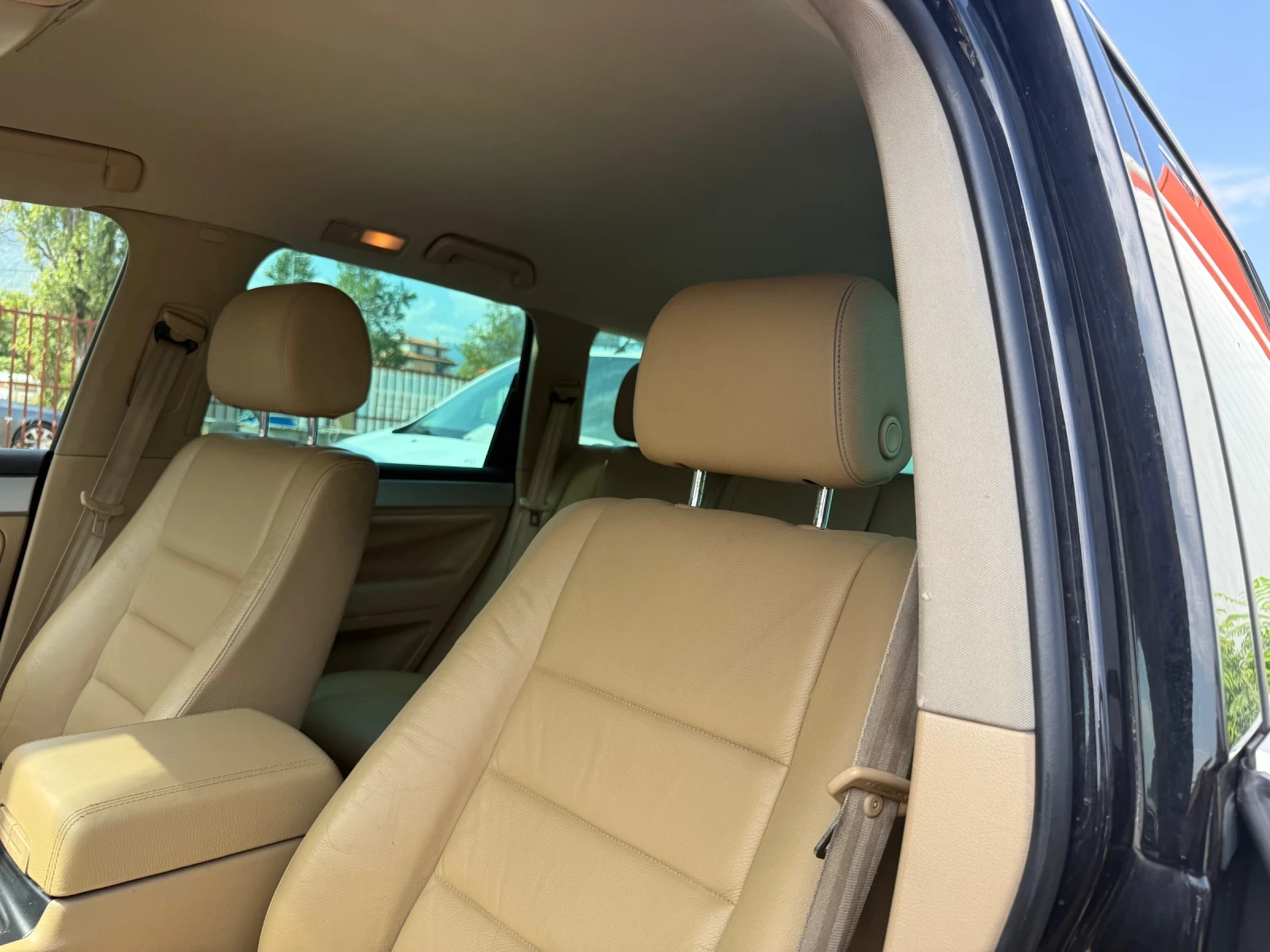 VW Touareg 2.5tdi ръчни ск., снимка 12 - Автомобили и джипове - 55815240