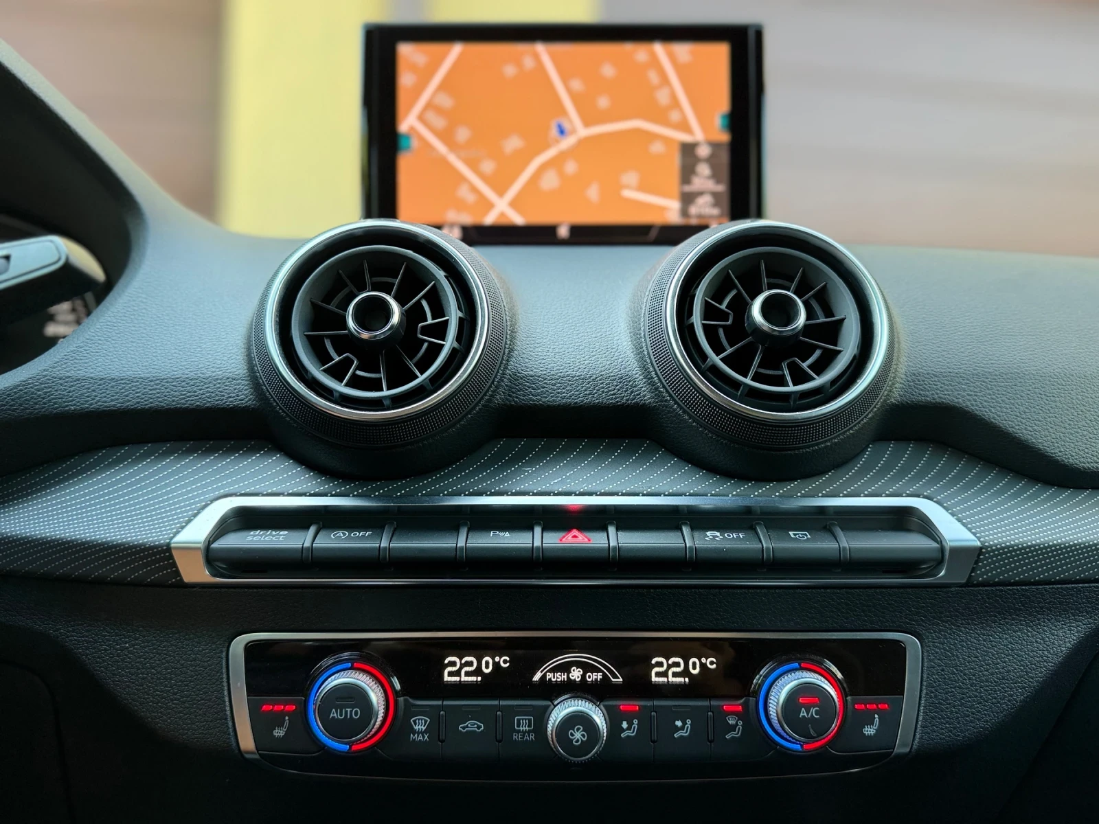 Audi Q2 4x4-2.0TFSI-190ps, снимка 13 - Автомобили и джипове - 55844015