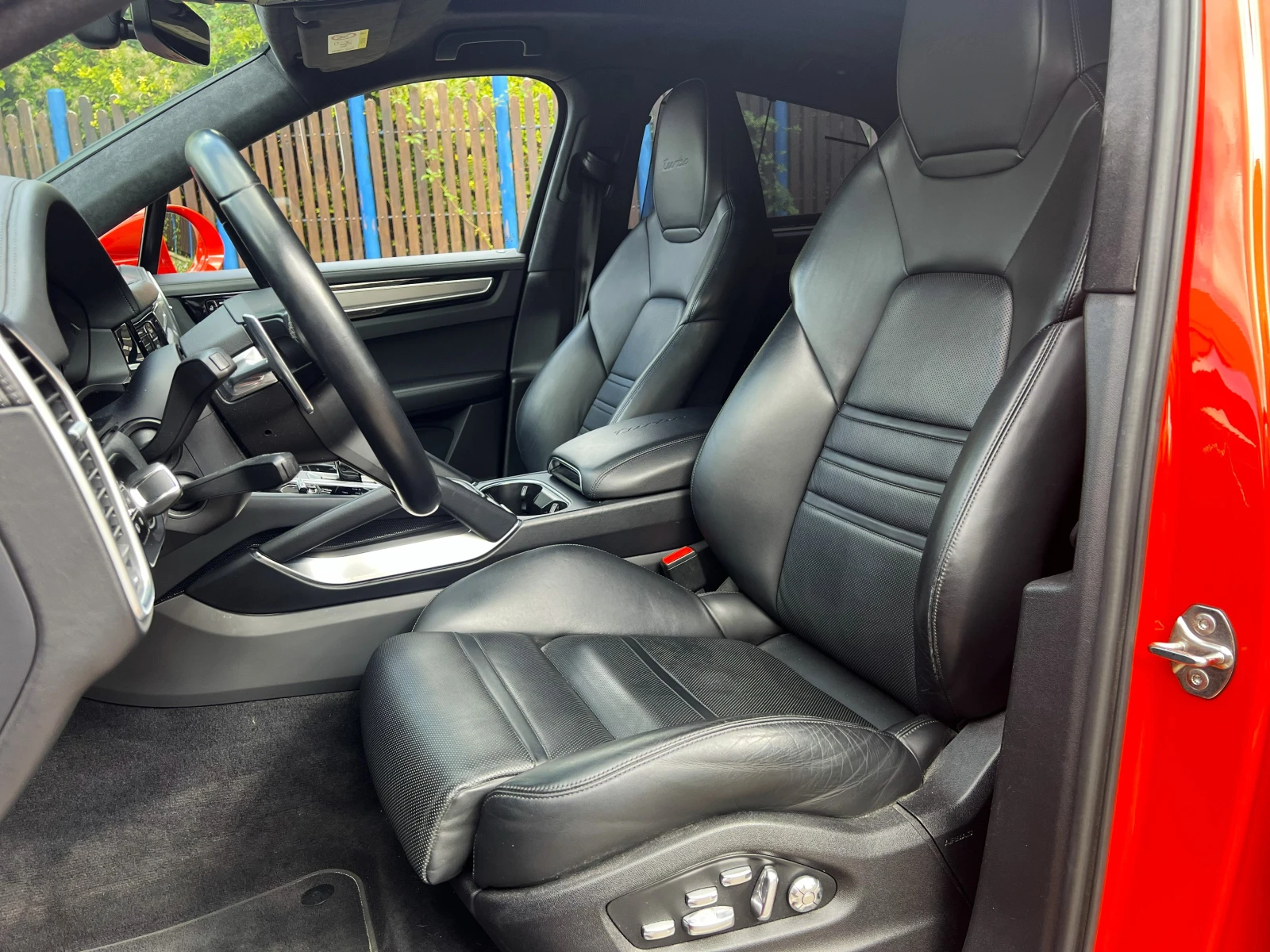 Porsche Cayenne TURBO / COUPE / SPORT CHRONO / PANO / HUD / BOSE /, снимка 8 - Автомобили и джипове - 56282453