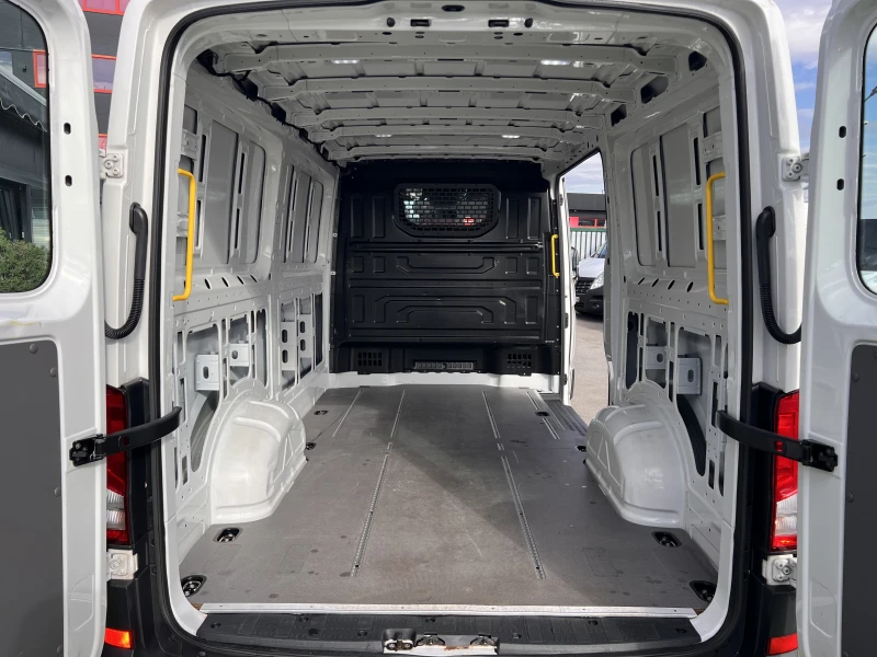 VW Crafter Trendline/L3H2/2.0TDI/6MT, снимка 15 - Бусове и автобуси - 52294961