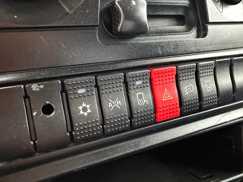 Iveco Daily 3.0HPI* 35C15* Климатик* 3.40 метра кош, снимка 7 - Бусове и автобуси - 53352176