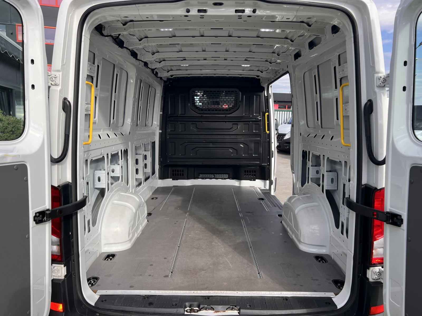 VW Crafter Trendline/L3H2/2.0TDI/102K.C./6MT | Mobile.bg   15