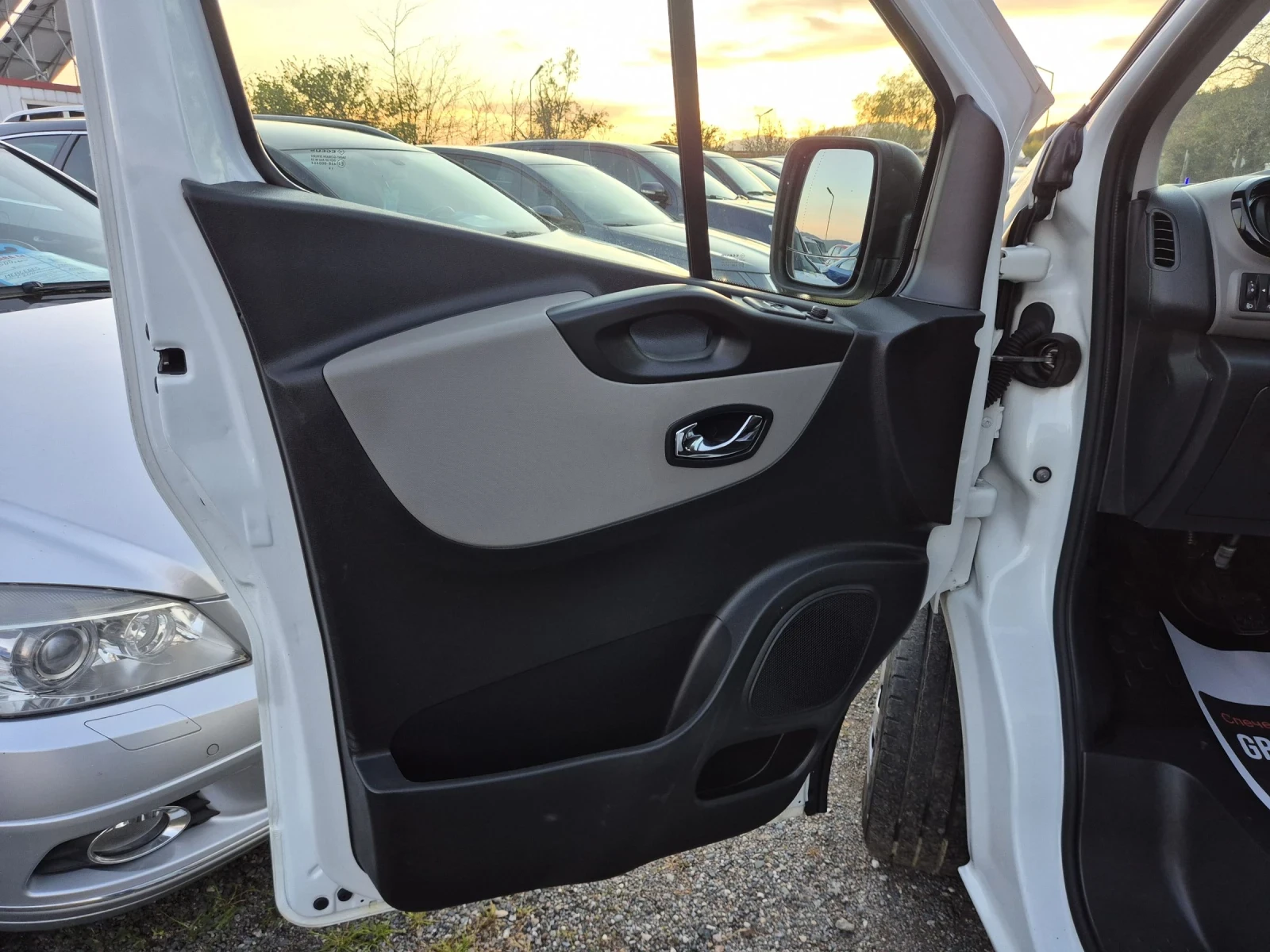 Renault Trafic 1, 6dci/Линейка, снимка 8 - Бусове и автобуси - 54306443