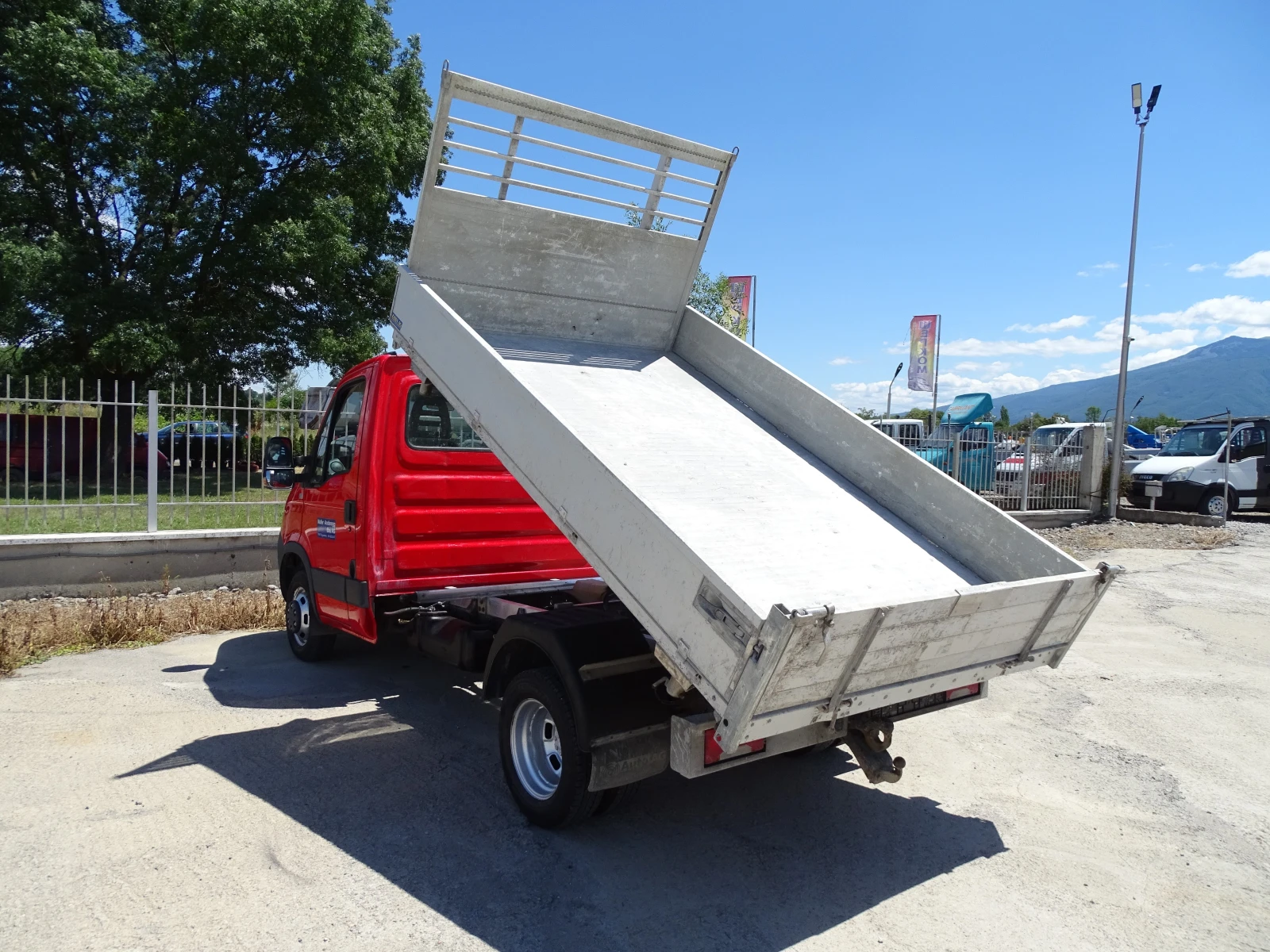 Iveco 35c18 3.0HPI  КАТ. * Б* * КЛИМАТИК * ТРИСТРАНЕН САМОСВАЛ, снимка 4 - Бусове и автобуси - 55200526