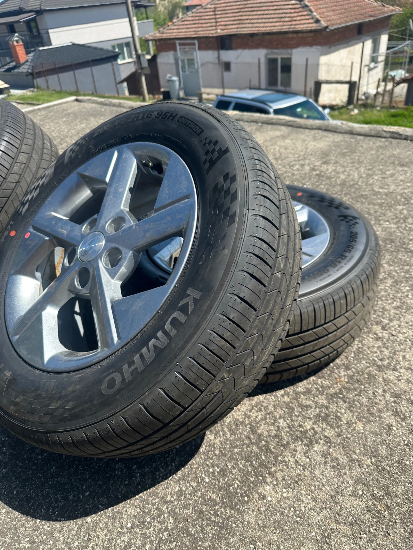 Гуми с джанти Kumho 205/65R16, снимка 7 - Гуми и джанти - 54347386