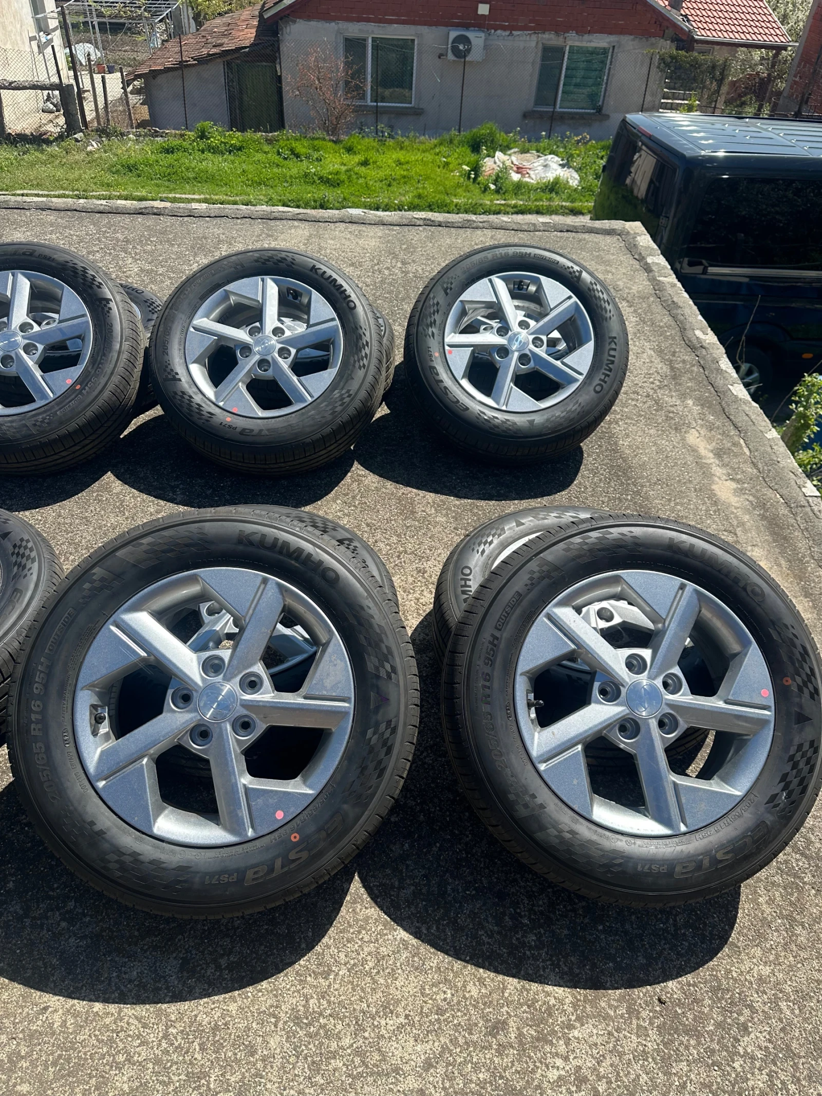 Гуми с джанти Kumho 205/65R16, снимка 3 - Гуми и джанти - 54347386