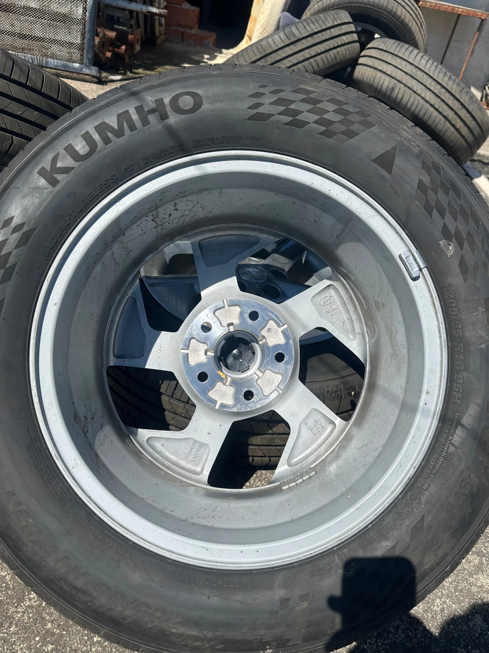 Гуми с джанти Kumho 205/65R16, снимка 10 - Гуми и джанти - 54347386