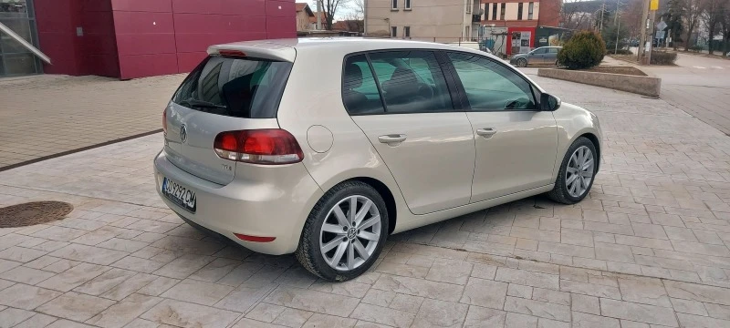 VW Golf, снимка 4 - Автомобили и джипове - 44129237