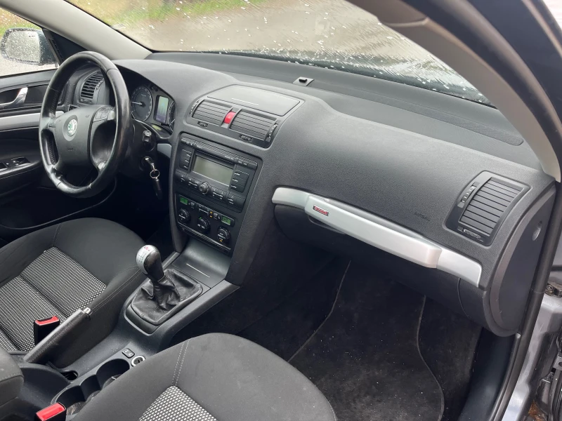 Skoda Octavia 2.0FSI Scout 4x4 , снимка 12 - Автомобили и джипове - 49833058