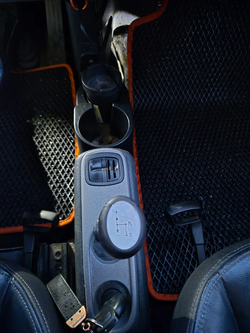 Smart Fortwo Cabrio, снимка 12 - Автомобили и джипове - 52335341