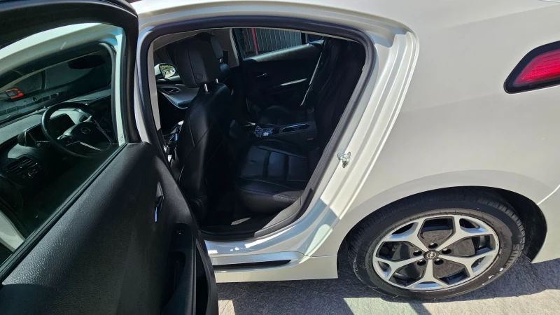 Opel Ampera Plug in hybrid, снимка 4 - Автомобили и джипове - 52517544