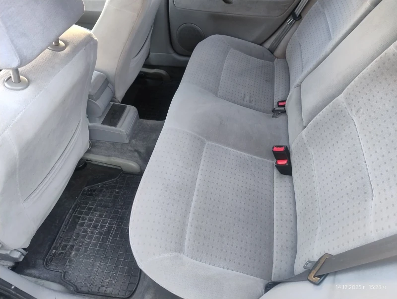 VW Passat 1.6 клима, снимка 15 - Автомобили и джипове - 52791166