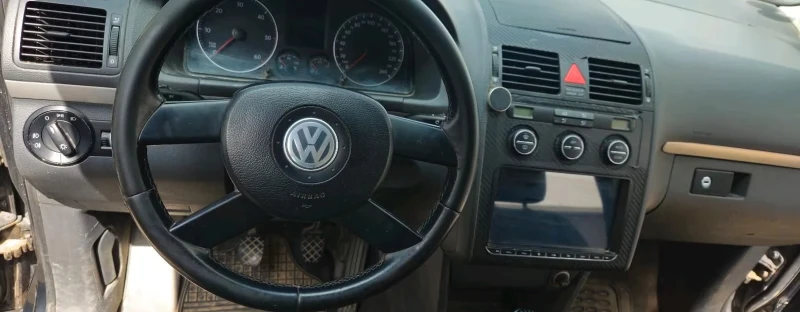 VW Touran, снимка 3 - Автомобили и джипове - 52896753