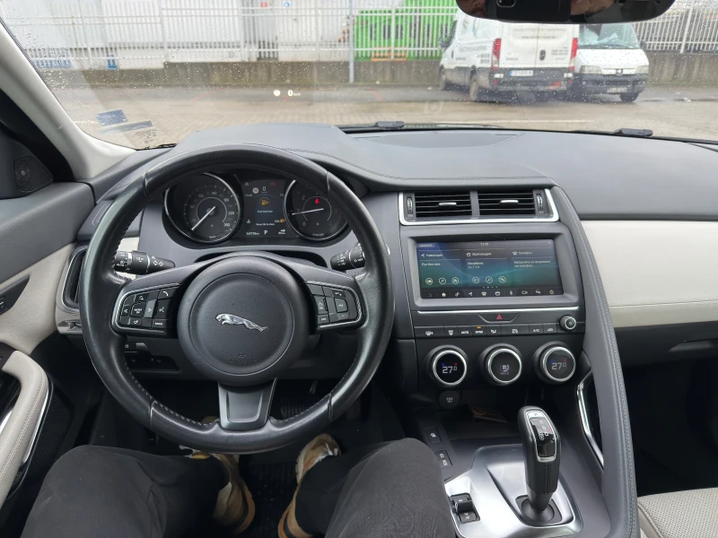 Jaguar E-pace, снимка 11 - Автомобили и джипове - 53432230