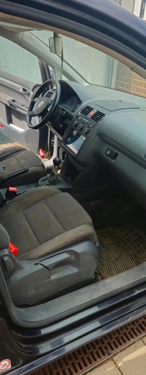 VW Touran, снимка 4 - Автомобили и джипове - 52896753