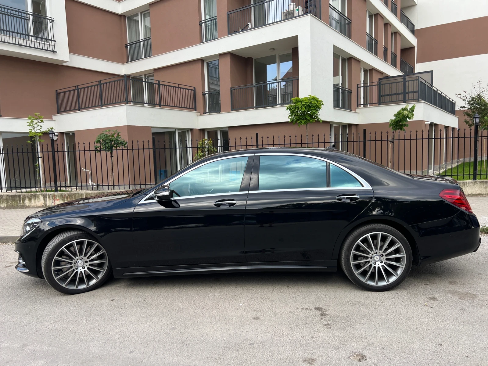 Mercedes-Benz S 500 Burmester/AMG/РЕАЛНИ 107 000KM/КАСКО И РЕГ - изображение 10